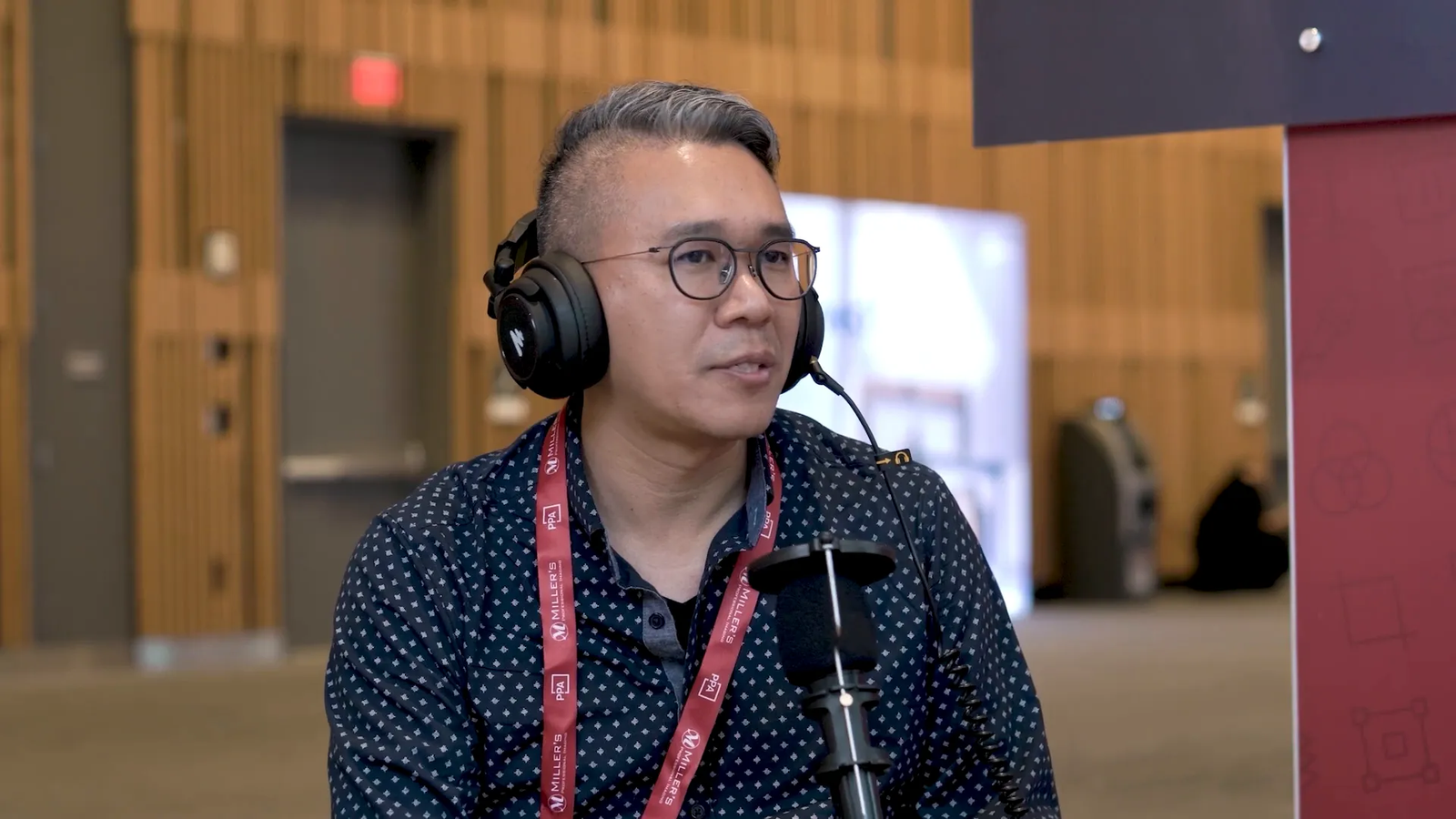 Kiati discussing his photography specialization