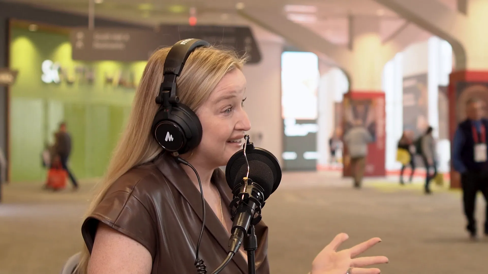 Discussion on luxury brands and everyday experiences